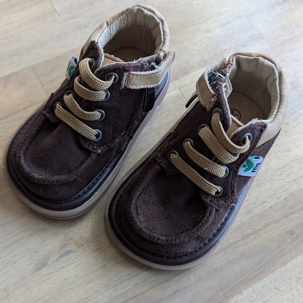 Mooshu Trainers Toddler Squeaky Shoes -‎ Bailey